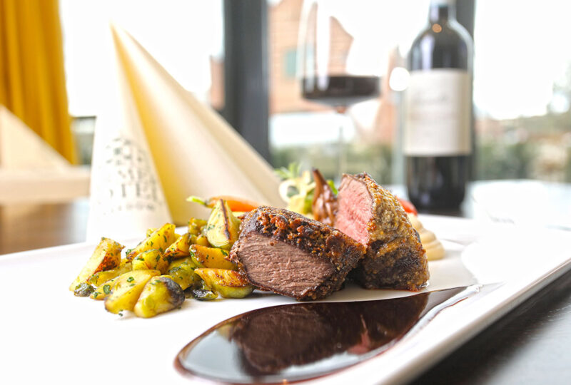 Basedow-Das-Kranich-Restaurant-Hirschruecken